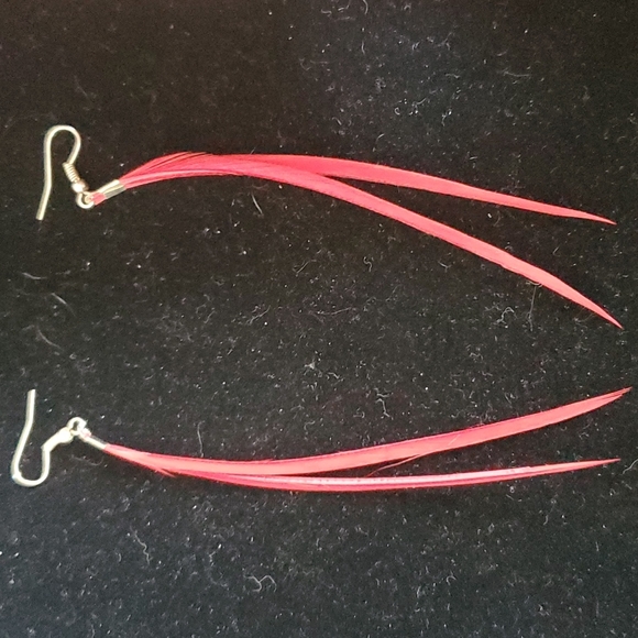 Dyed Red Feather🪶 Earrings ✨️ - Picture 3 of 6